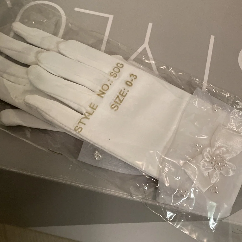 Girls toddler white satin Gloves